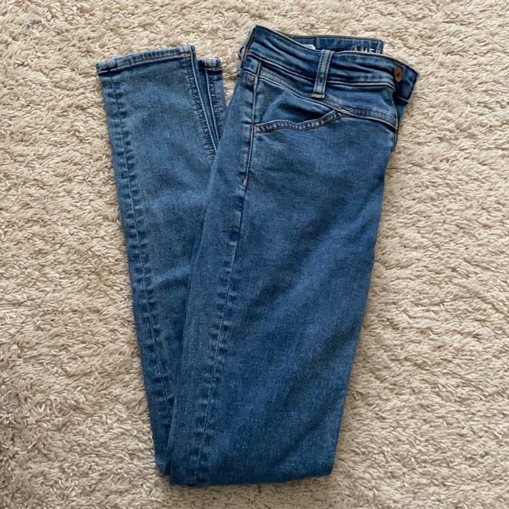 AE Light Wash Skinny Jeans